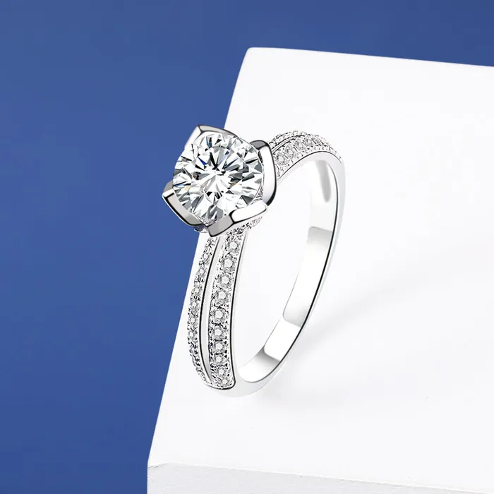 Plush Solitaire MOISSANITE Unisex Silver Ring Mystic Flavia Rings