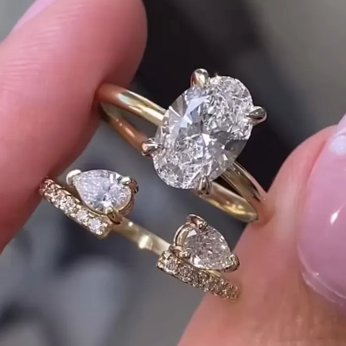shine of diamond Rings 2 Pcs Elegant Oval Cut Golden Tone Bridal Set