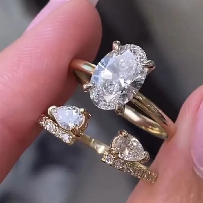shine of diamond Rings 2 Pcs Elegant Oval Cut Golden Tone Bridal Set